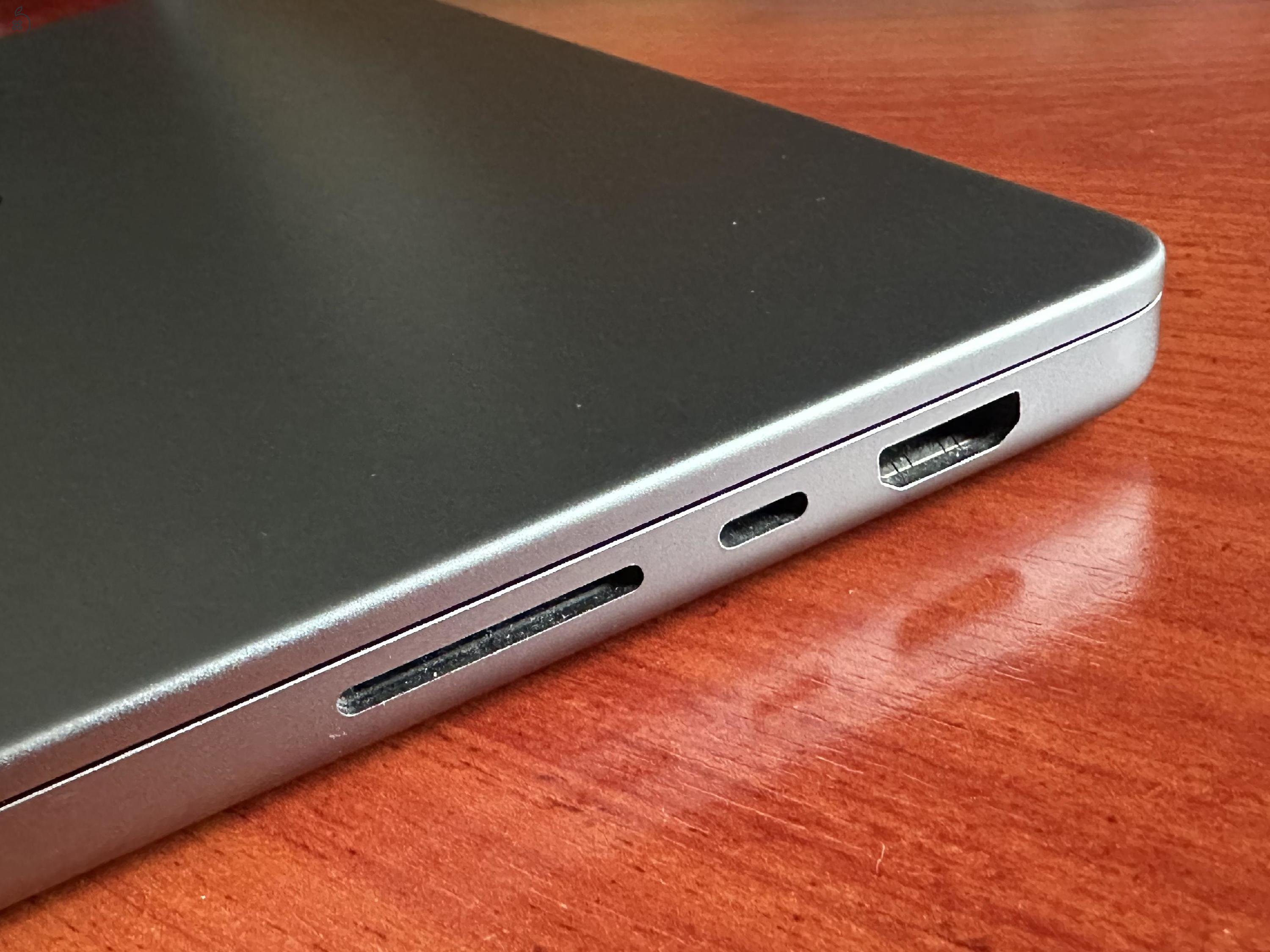 Apple MacBook Pro M1 14