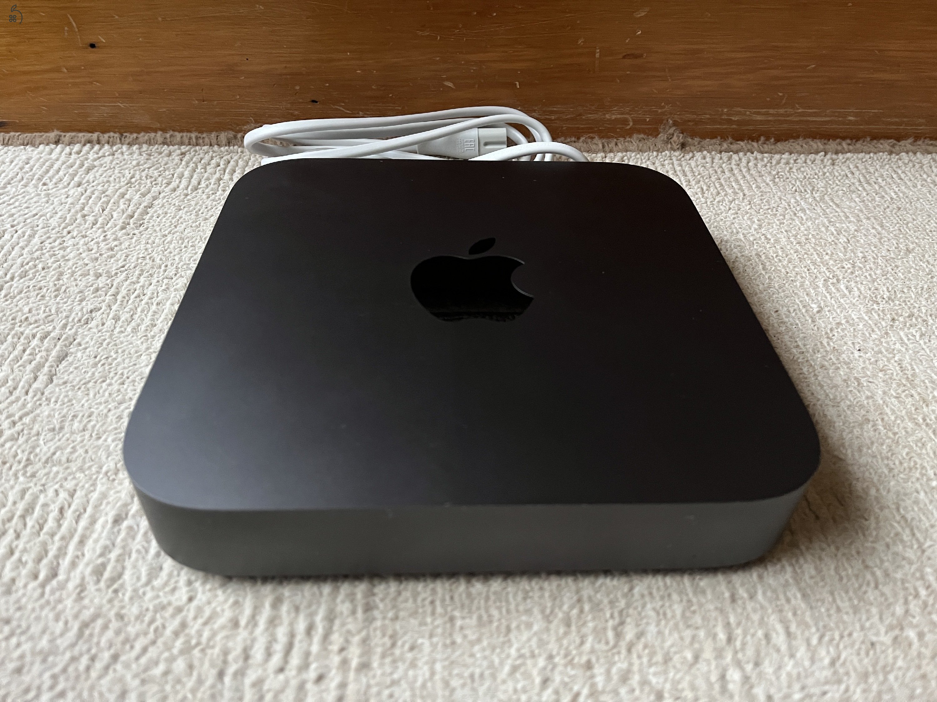 Mac Mini /2018/ 6 magos 3.0 GHz i5 , 512 GB SSD , 8 GB RAM