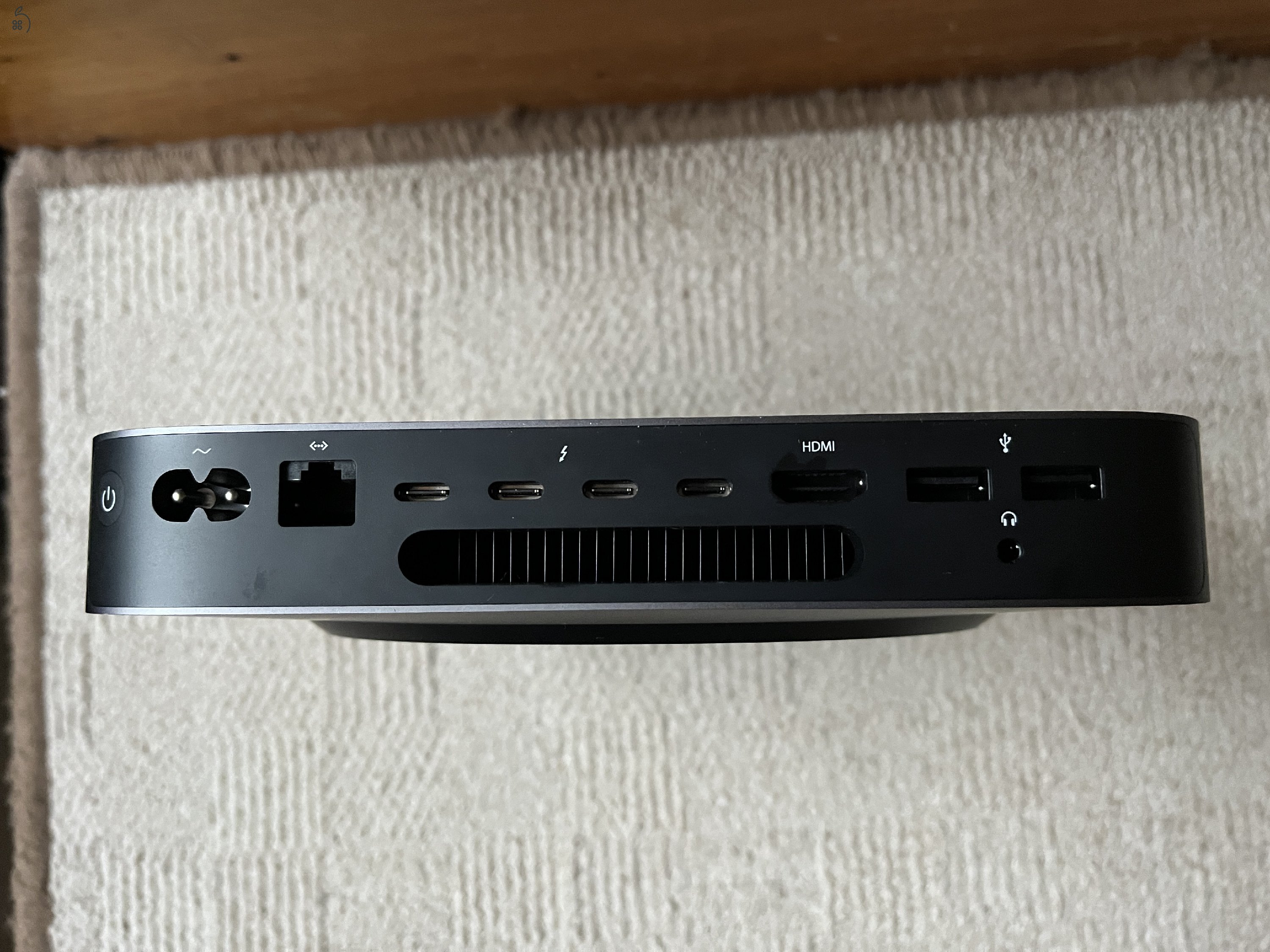 Mac Mini /2018/ 6 magos 3.0 GHz i5 , 512 GB SSD , 8 GB RAM