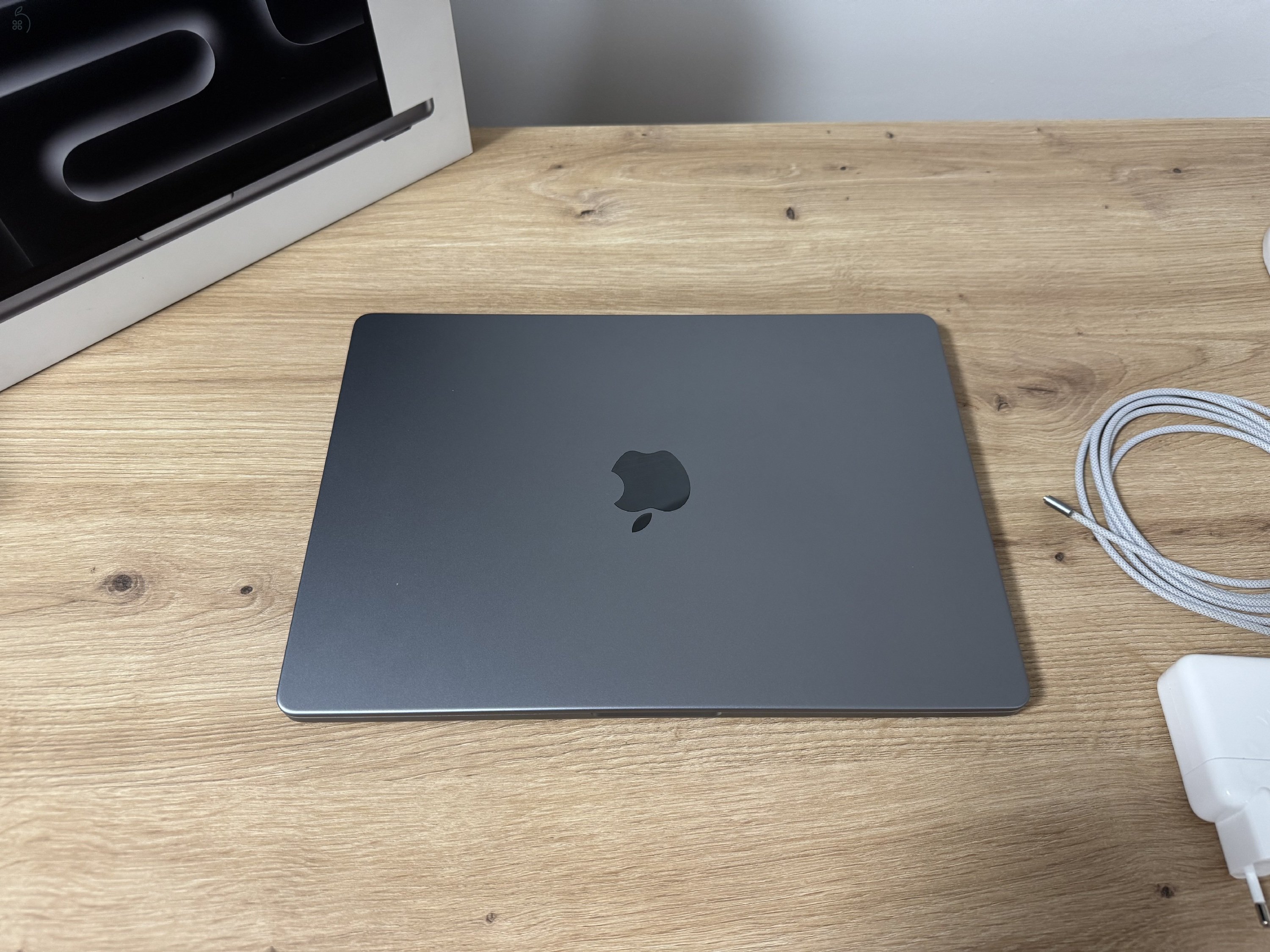 Macbook Pro 14” M3 8/512GB !újszerű!