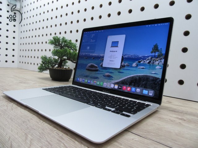 Apple MacBook Air 13” (2020, M1) – Pehelykönnyű, villámgyors, egész napos üzemidő – 8 GB RAM – 256 GB SSD – Használt, szép állapot – 3 hónap garancia