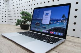 Apple MacBook Air 13” (2020, M1) – Pehelykönnyű, villámgyors, egész napos üzemidő – 8 GB RAM – 256 GB SSD – Használt, szép állapot – 3 hónap garancia