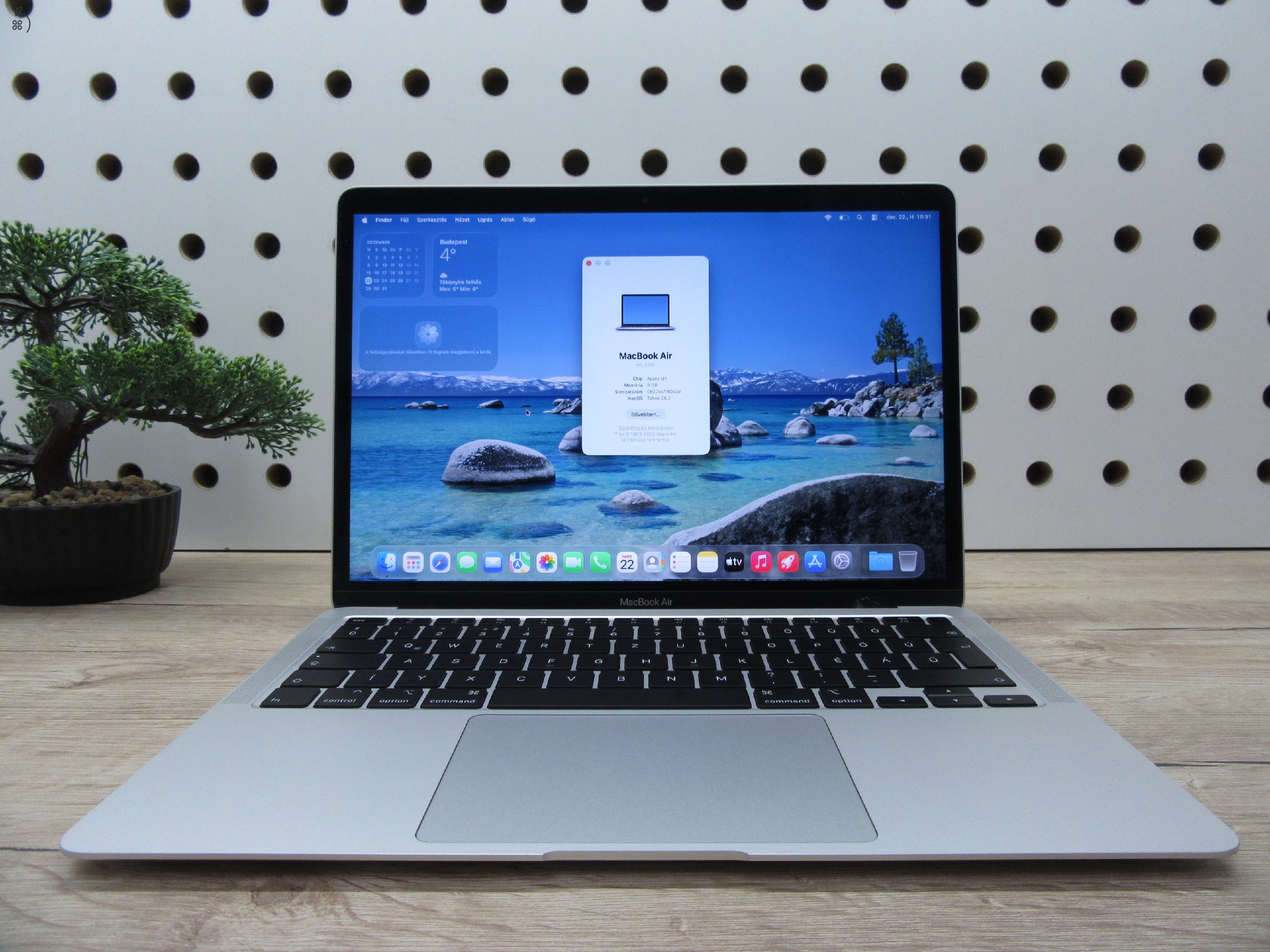 Apple MacBook Air 13” (2020, M1) – Pehelykönnyű, villámgyors, egész napos üzemidő – 8 GB RAM – 256 GB SSD – Használt, szép állapot – 3 hónap garancia