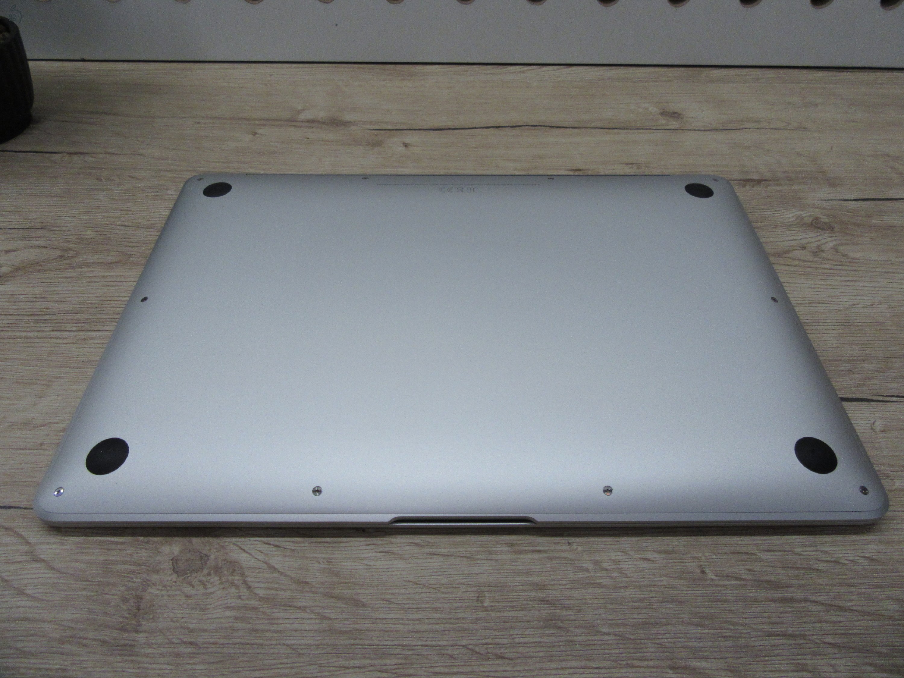 Apple MacBook Air 13” (2020, M1) – Pehelykönnyű, villámgyors, egész napos üzemidő – 8 GB RAM – 256 GB SSD – Használt, szép állapot – 3 hónap garancia