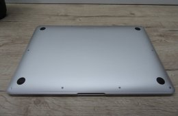 Apple MacBook Air 13” (2020, M1) – Pehelykönnyű, villámgyors, egész napos üzemidő – 8 GB RAM – 256 GB SSD – Használt, szép állapot – 3 hónap garancia