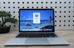 Apple MacBook Air 13” (2020, M1) – Szinte új élmény: 20 ciklus / 100% akku, pehelykönnyű és brutál gyors – 8 GB RAM – 256 GB SSD – Használt, szép állapot – 3 hónap garancia