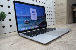 Apple MacBook Air 13” (2020, M1) – Szinte új élmény: 20 ciklus / 100% akku, pehelykönnyű és brutál gyors – 8 GB RAM – 256 GB SSD – Használt, szép állapot – 3 hónap garancia