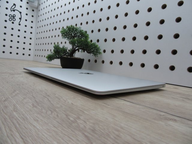 Apple MacBook Air 13” (2020, M1) – Szinte új élmény: 20 ciklus / 100% akku, pehelykönnyű és brutál gyors – 8 GB RAM – 256 GB SSD – Használt, szép állapot – 3 hónap garancia