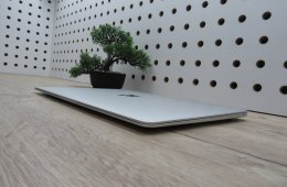 Apple MacBook Air 13” (2020, M1) – Szinte új élmény: 20 ciklus / 100% akku, pehelykönnyű és brutál gyors – 8 GB RAM – 256 GB SSD – Használt, szép állapot – 3 hónap garancia