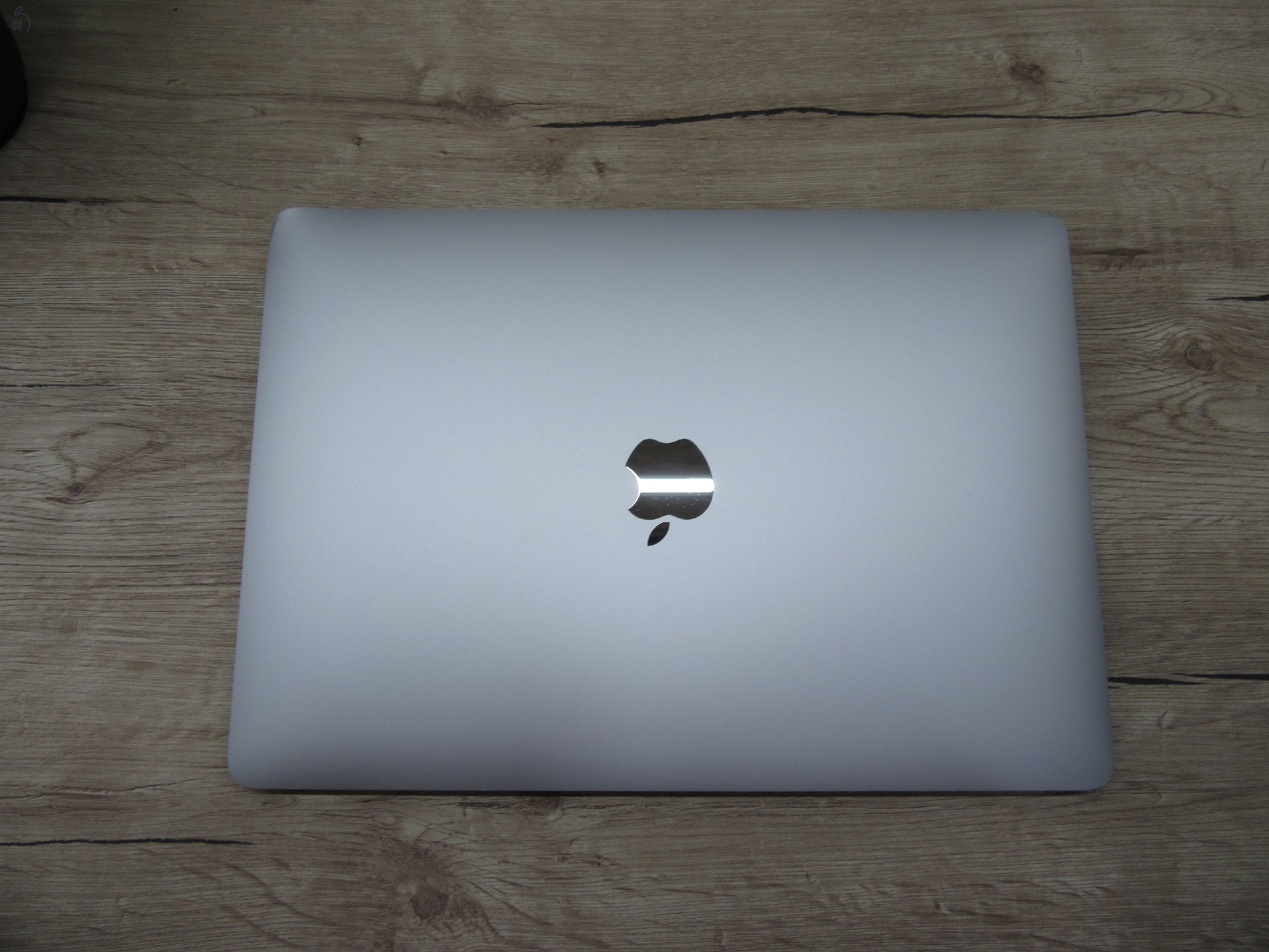 Apple MacBook Air 13” (2020, M1) – Szinte új élmény: 20 ciklus / 100% akku, pehelykönnyű és brutál gyors – 8 GB RAM – 256 GB SSD – Használt, szép állapot – 3 hónap garancia