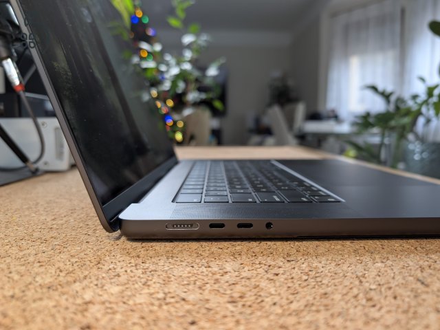 64GB RAM! / M3 Max (16/40 core) 400GBps / US layout / 100% akku 54 ciklus / MacBook Pro 16