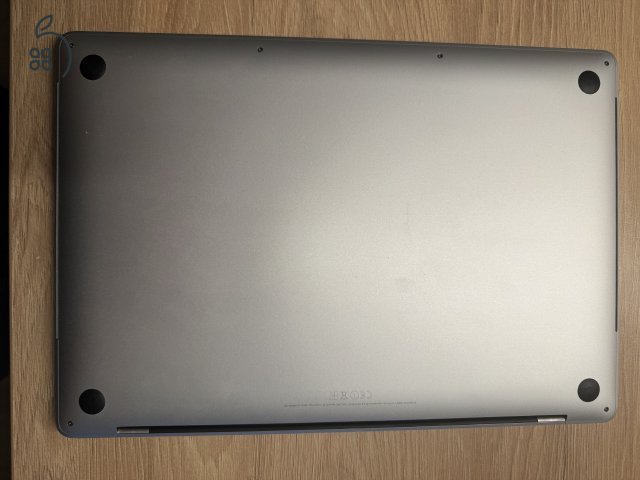 Apple MacBook Pro 15″ - 2017 - Touch Bar - i7 - 16 GB RAM - 256 GB SSD - Radeon Pro55