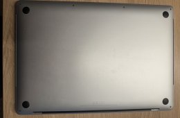Apple MacBook Pro 15″ - 2017 - Touch Bar - i7 - 16 GB RAM - 256 GB SSD - Radeon Pro55