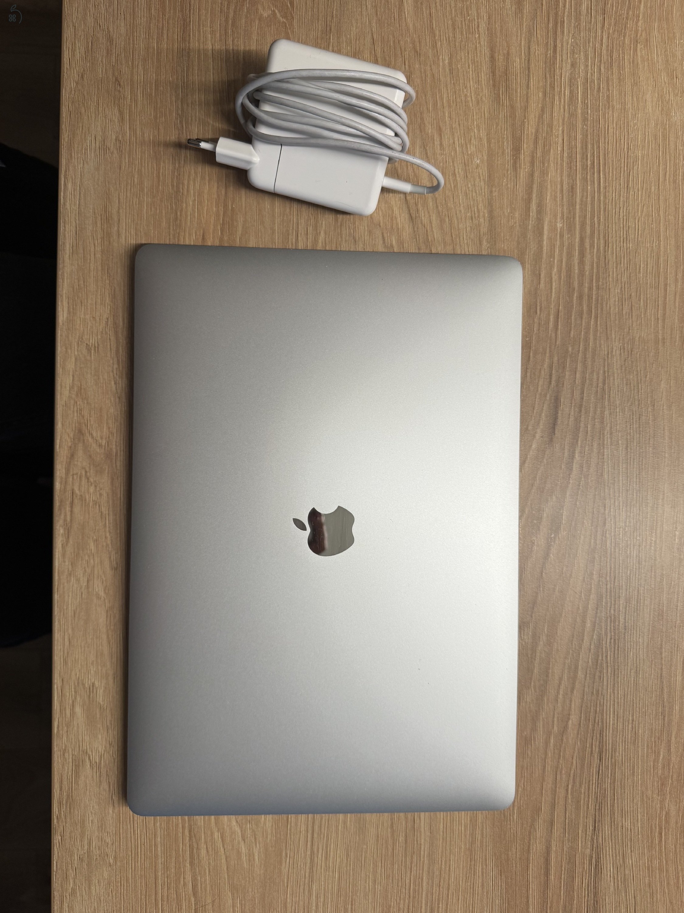 Apple MacBook Pro 15″ - 2017 - Touch Bar - i7 - 16 GB RAM - 256 GB SSD - Radeon Pro55