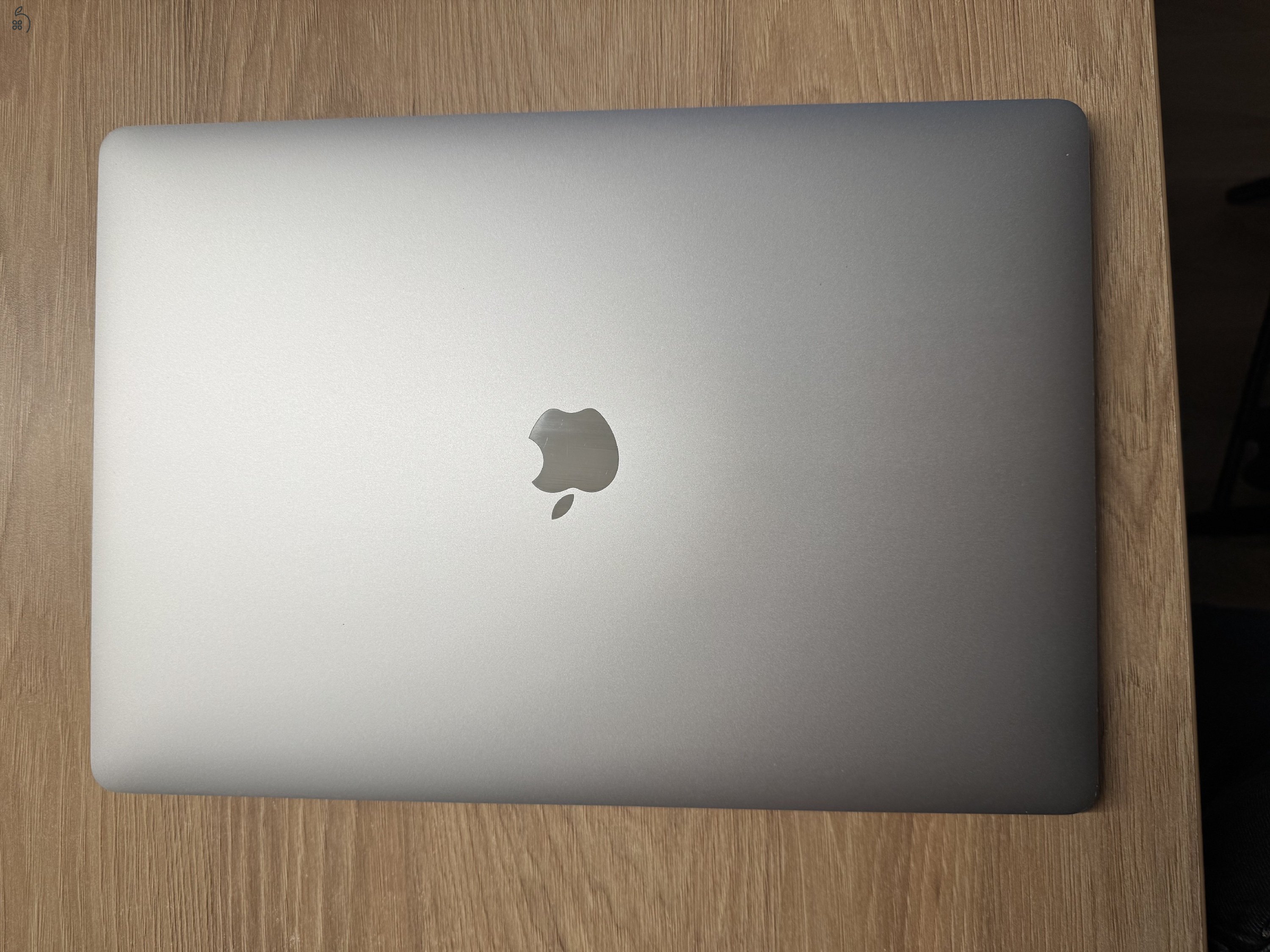 Apple MacBook Pro 15″ - 2017 - Touch Bar - i7 - 16 GB RAM - 256 GB SSD - Radeon Pro55