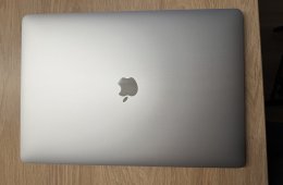 Apple MacBook Pro 15″ - 2017 - Touch Bar - i7 - 16 GB RAM - 256 GB SSD - Radeon Pro55