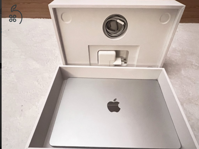 ELADÓ Apple MacBook Air M2 (13,6”, 2023