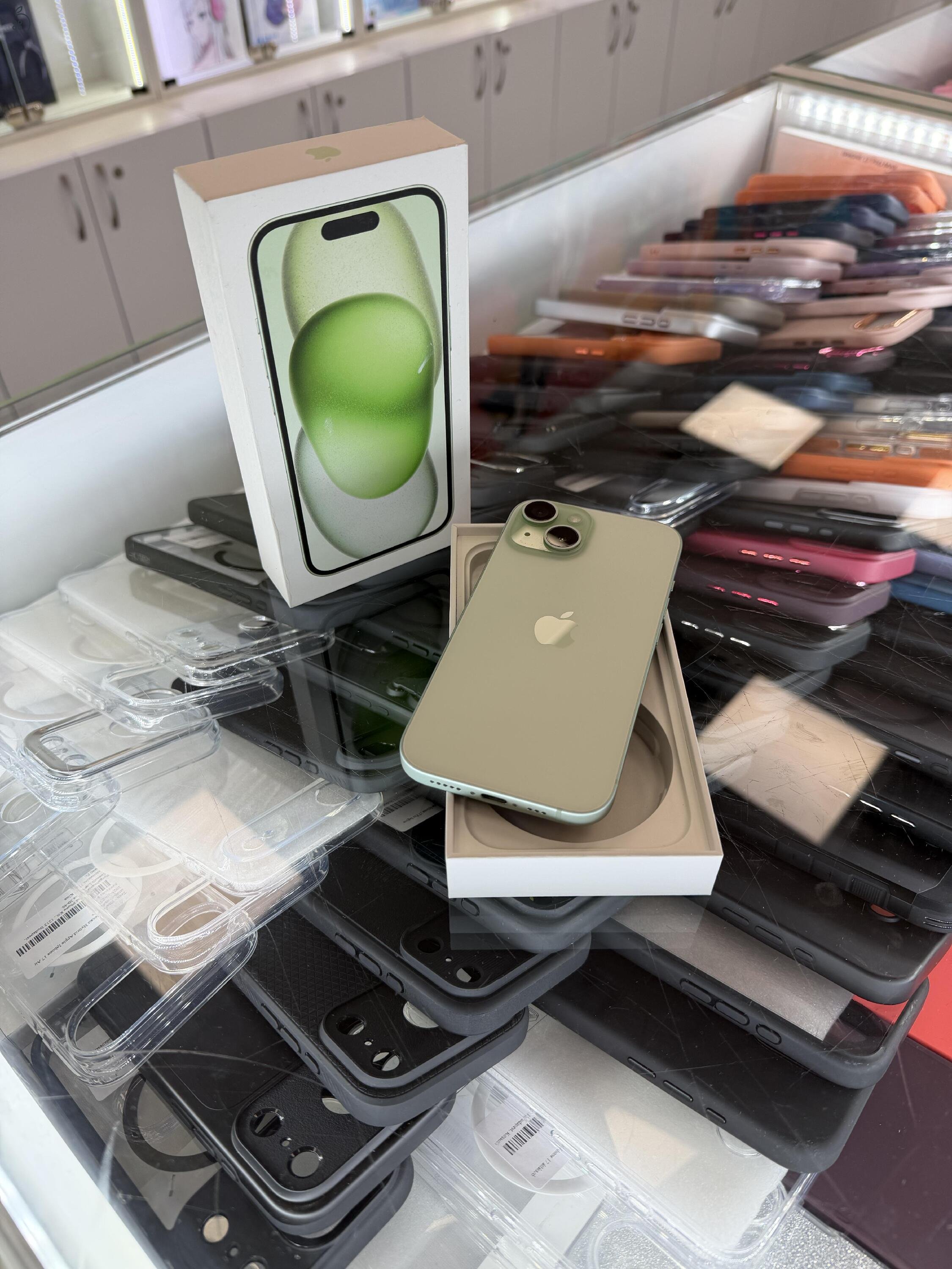Apple iPhone 15 128 Gb, Kártyafüggetlen, 99% Akksi, Gyári Állapotú, 1 Év Gari