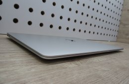 Apple MacBook Air 13” (2020, M1) – Karcmentes, pehelykönnyű és villámgyors, akár 15 óra üzemidő – 8 GB RAM – 256 GB SSD – 3 hónap garancia