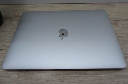 Apple MacBook Air 13” (2020, M1) – Karcmentes, pehelykönnyű és villámgyors, akár 15 óra üzemidő – 8 GB RAM – 256 GB SSD – 3 hónap garancia