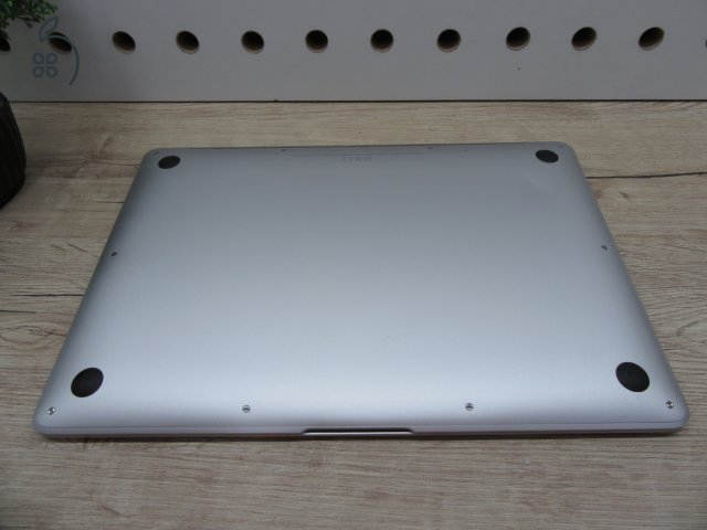 Apple MacBook Air 13” (2020, M1) – Karcmentes, pehelykönnyű és villámgyors, akár 15 óra üzemidő – 8 GB RAM – 256 GB SSD – 3 hónap garancia