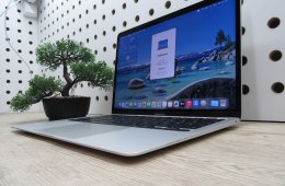 Apple MacBook Air 13” (2020, M1) – Karcmentes, pehelykönnyű és villámgyors, akár 15 óra üzemidő – 8 GB RAM – 256 GB SSD – 3 hónap garancia