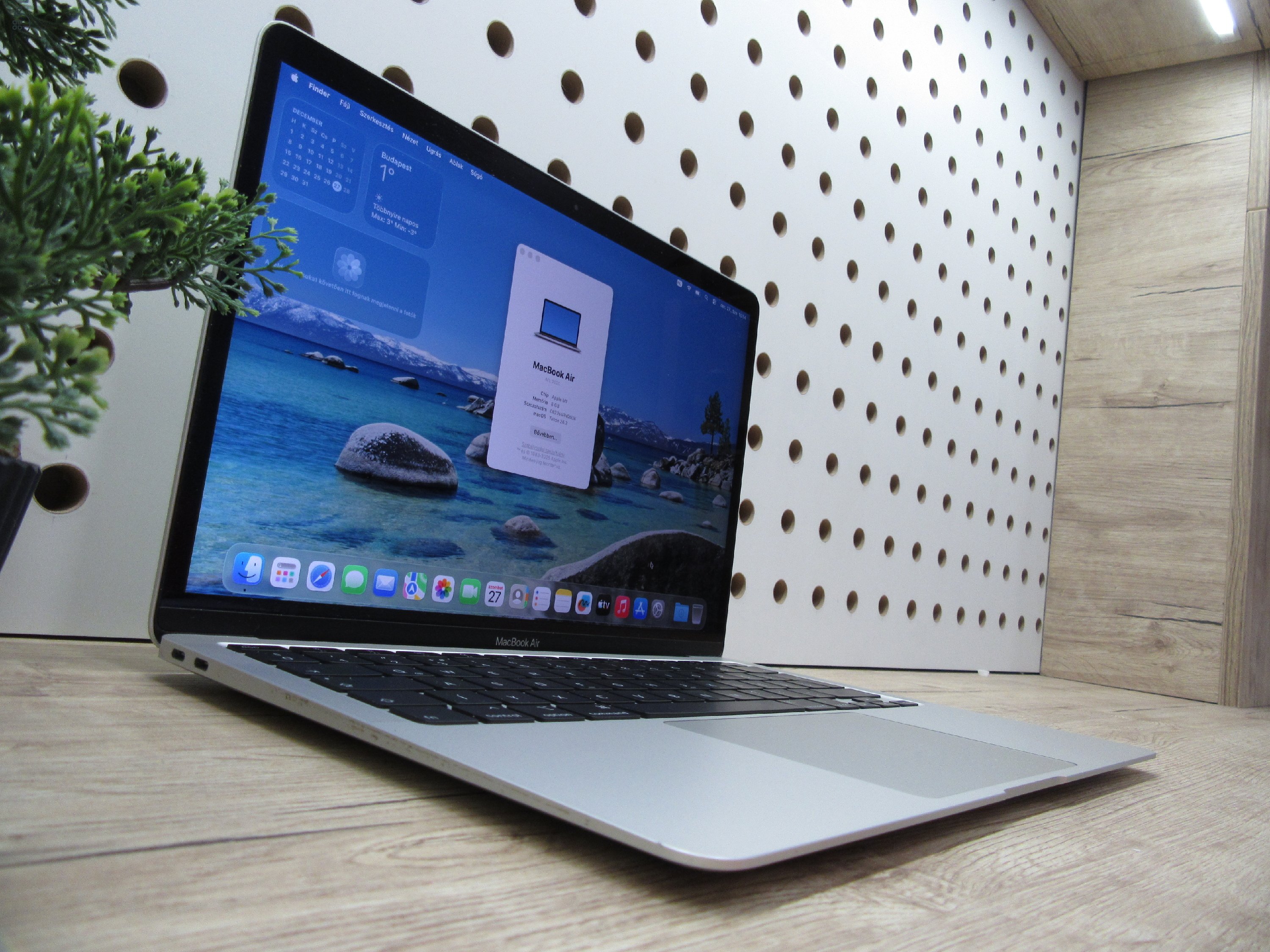 Apple MacBook Air 13” (2020, M1) – Karcmentes, pehelykönnyű és villámgyors, akár 15 óra üzemidő – 8 GB RAM – 256 GB SSD – 3 hónap garancia