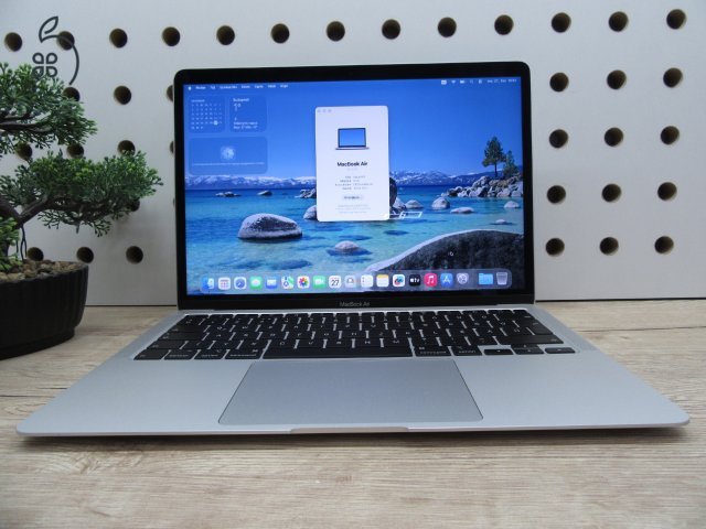 Apple MacBook Air 13” (2020, M1) – Karcmentes, pehelykönnyű és villámgyors, akár 15 óra üzemidő – 8 GB RAM – 256 GB SSD – 3 hónap garancia