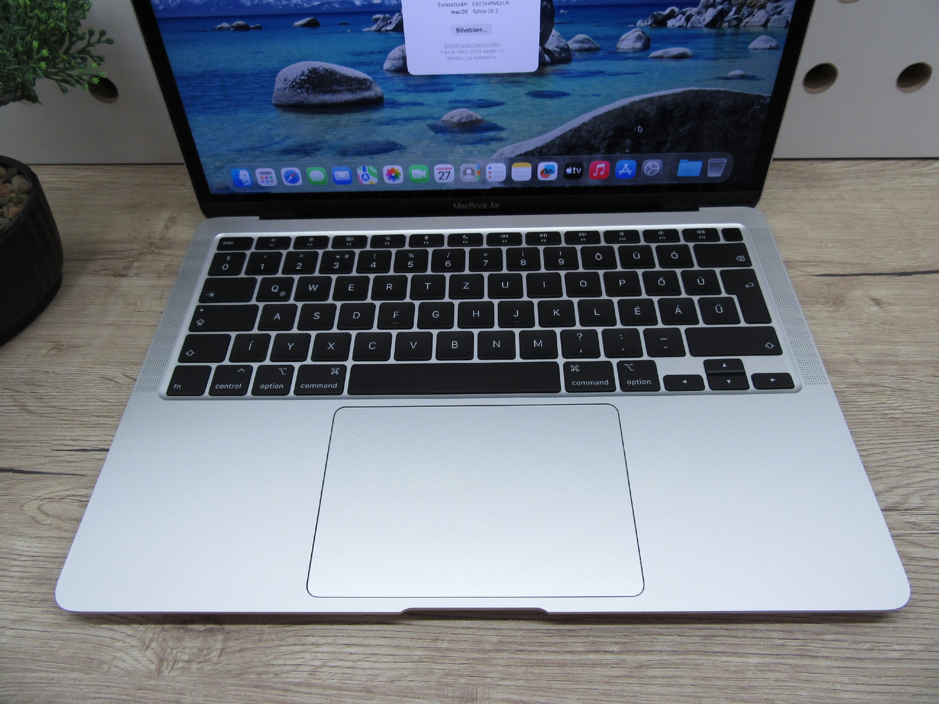 Apple MacBook Air 13” (2020, M1) – Karcmentes, pehelykönnyű és villámgyors, akár 15 óra üzemidő – 8 GB RAM – 256 GB SSD – 3 hónap garancia