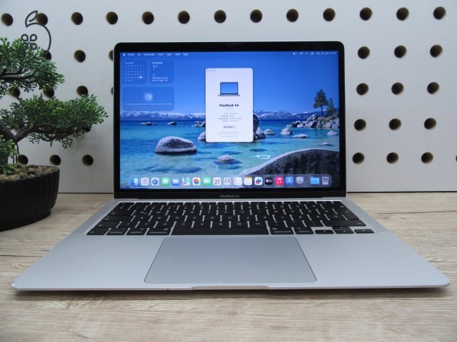 Apple MacBook Air 13” (2020, M1) – Karcmentes, pehelykönnyű és villámgyors, akár 15 óra üzemidő – 8 GB RAM – 256 GB SSD – 3 hónap garancia