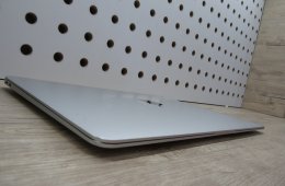 Apple MacBook Air 13” (2020, M1) – Karcmentes, pehelykönnyű és villámgyors, akár 15 óra üzemidő – 8 GB RAM – 256 GB SSD – 3 hónap garancia