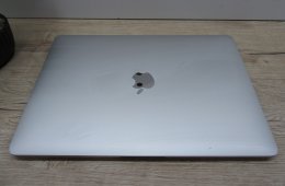 Apple MacBook Air 13” (2020, M1) – Karcmentes, pehelykönnyű és villámgyors, akár 15 óra üzemidő – 8 GB RAM – 256 GB SSD – 3 hónap garancia