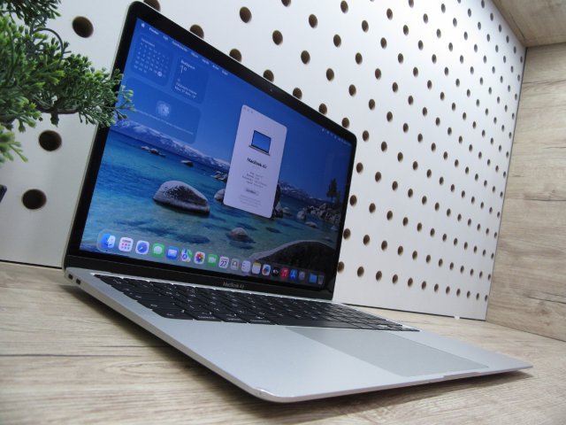 Apple MacBook Air 13” (2020, M1) – Karcmentes, pehelykönnyű és villámgyors, akár 15 óra üzemidő – 8 GB RAM – 256 GB SSD – 3 hónap garancia