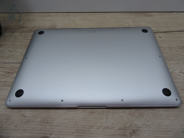 Apple MacBook Air 13” (2020, M1) – Karcmentes, pehelykönnyű és villámgyors, akár 15 óra üzemidő – 8 GB RAM – 256 GB SSD – 3 hónap garancia