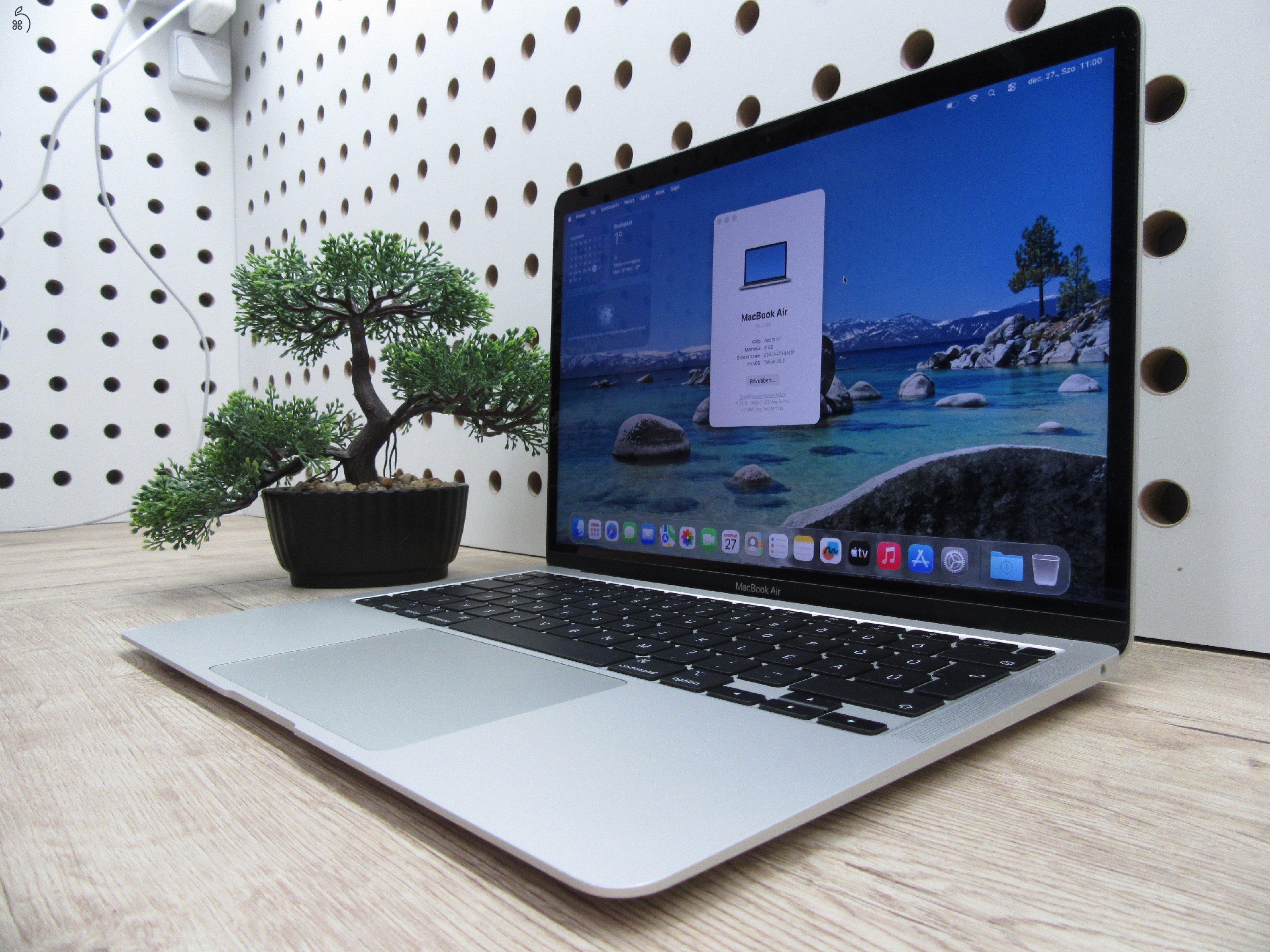 Apple MacBook Air 13” (2020, M1) – Karcmentes, pehelykönnyű és villámgyors, akár 15 óra üzemidő – 8 GB RAM – 256 GB SSD – 3 hónap garancia