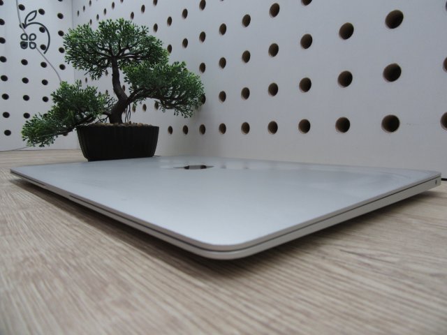 Apple MacBook Air 13” (2020, M1) – Karcmentes, pehelykönnyű és villámgyors, akár 15 óra üzemidő – 8 GB RAM – 256 GB SSD – 3 hónap garancia