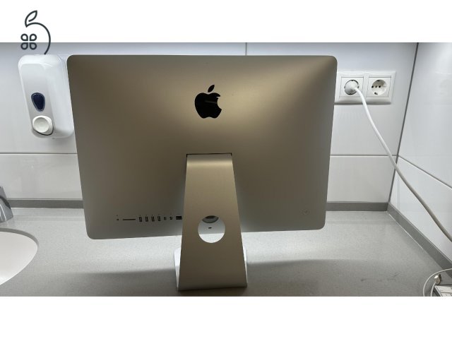 Eladó Apple iMac 21,5” 4K Retina – SSD, karcmentes, magyar bill+egér