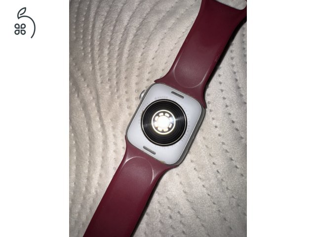 Apple Watch SE (GPS + Cellular) 2. Generáció