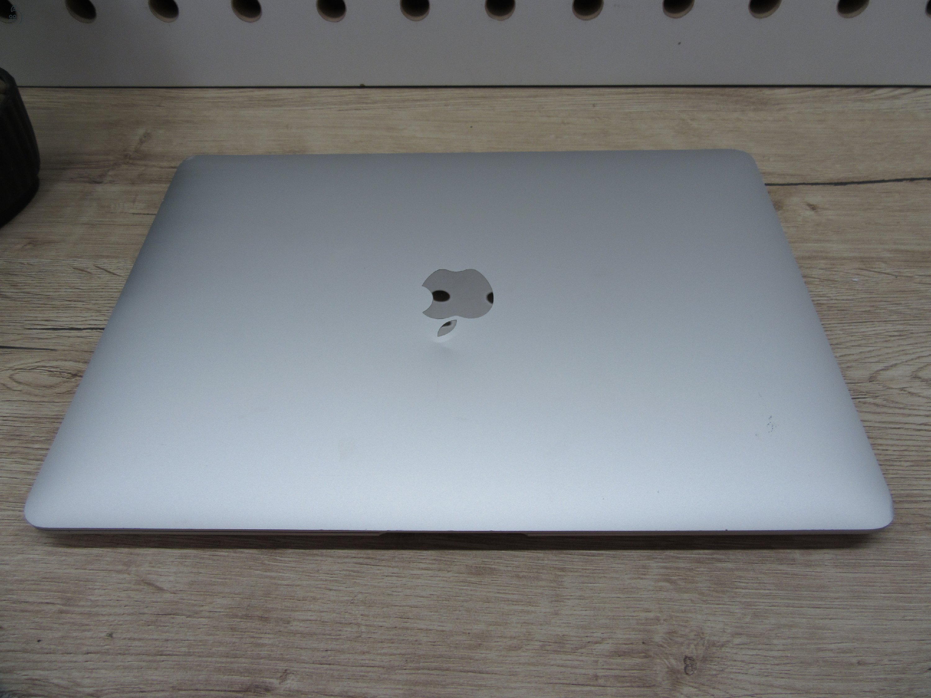 Apple MacBook Air 13” (2020, M1) – Megkímélt, pehelykönnyű és villámgyors, akár 15 óra üzemidő – 8 GB RAM – 256 GB SSD – 3 hónap garancia