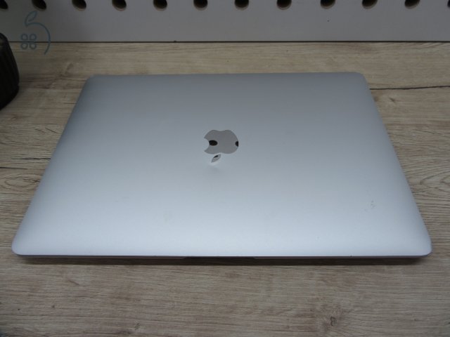 Apple MacBook Air 13” (2020, M1) – Megkímélt, pehelykönnyű és villámgyors, akár 15 óra üzemidő – 8 GB RAM – 256 GB SSD – 3 hónap garancia