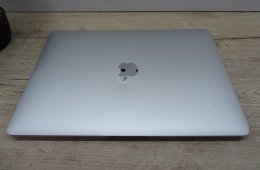 Apple MacBook Air 13” (2020, M1) – Megkímélt, pehelykönnyű és villámgyors, akár 15 óra üzemidő – 8 GB RAM – 256 GB SSD – 3 hónap garancia