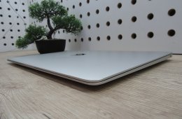Apple MacBook Air 13” (2020, M1) – Megkímélt, pehelykönnyű és villámgyors, akár 15 óra üzemidő – 8 GB RAM – 256 GB SSD – 3 hónap garancia