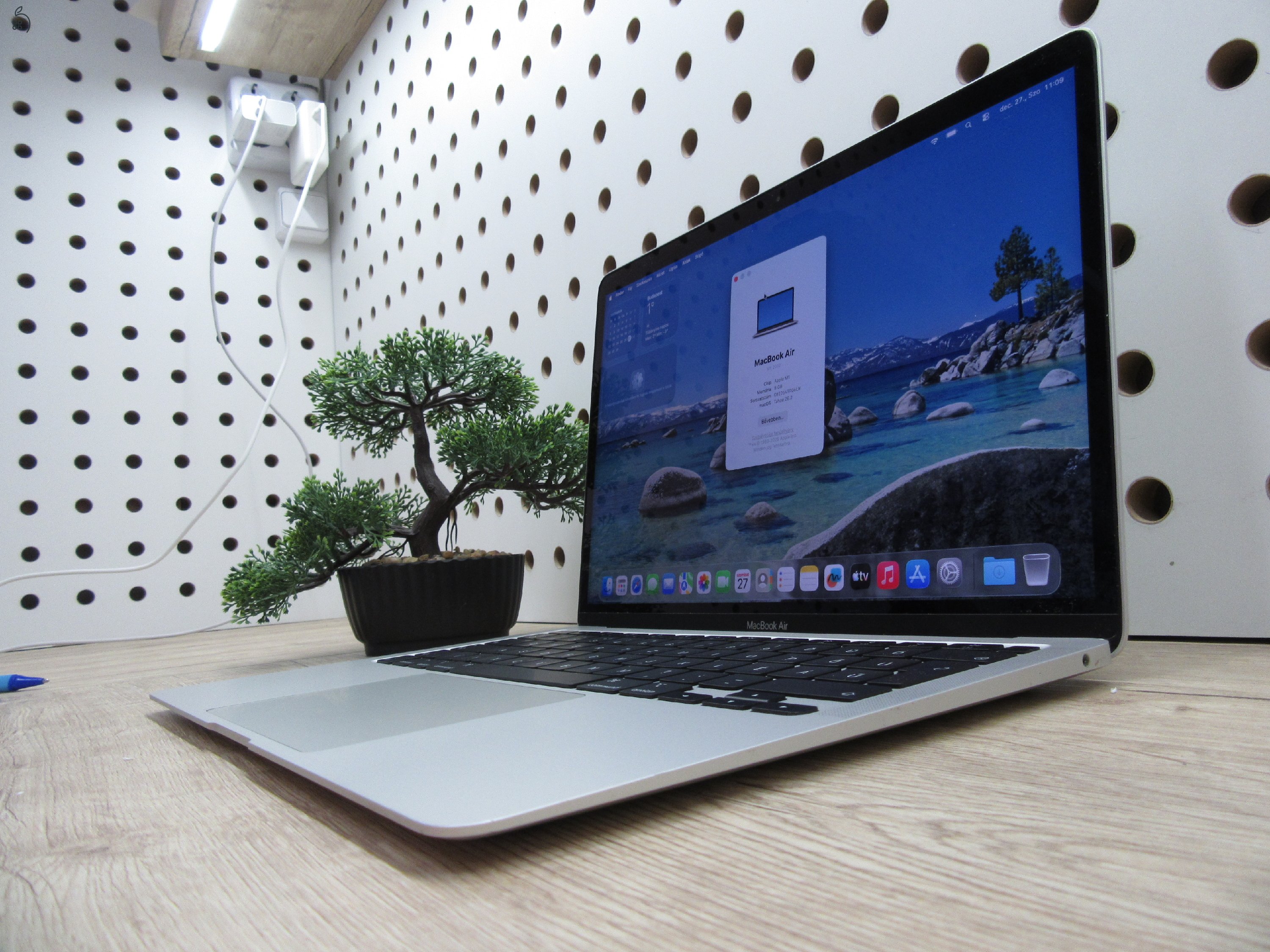 Apple MacBook Air 13” (2020, M1) – Megkímélt, pehelykönnyű és villámgyors, akár 15 óra üzemidő – 8 GB RAM – 256 GB SSD – 3 hónap garancia