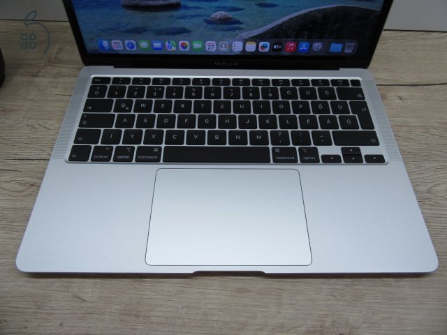 Apple MacBook Air 13” (2020, M1) – Megkímélt, pehelykönnyű és villámgyors, akár 15 óra üzemidő – 8 GB RAM – 256 GB SSD – 3 hónap garancia