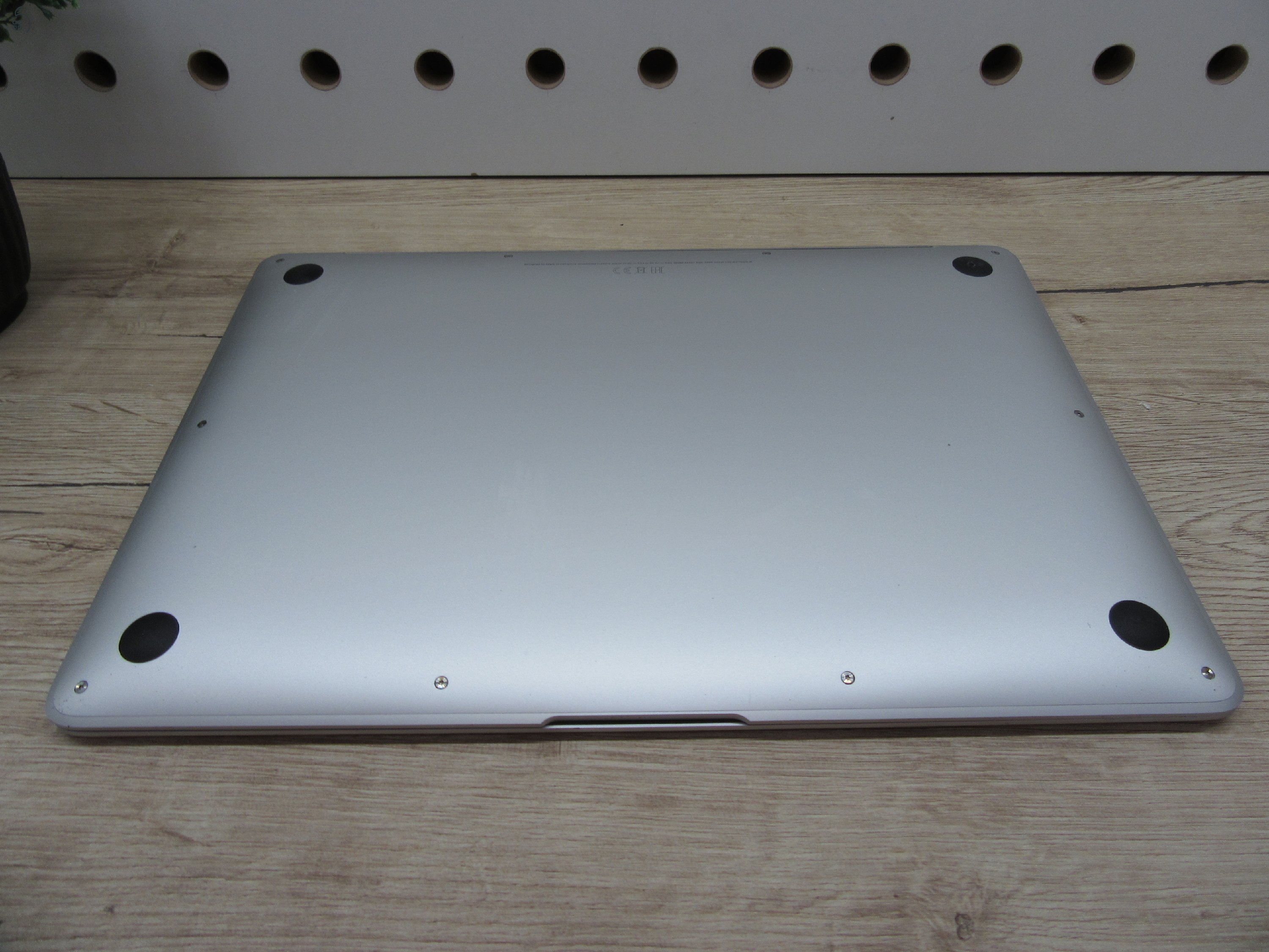 Apple MacBook Air 13” (2020, M1) – Megkímélt, pehelykönnyű és villámgyors, akár 15 óra üzemidő – 8 GB RAM – 256 GB SSD – 3 hónap garancia