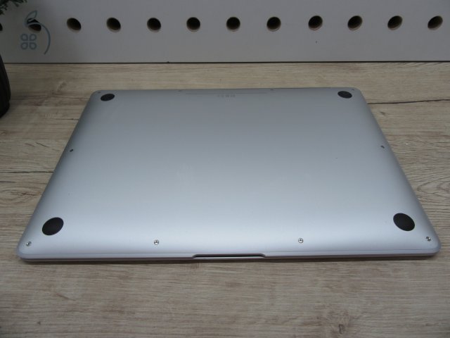 Apple MacBook Air 13” (2020, M1) – Megkímélt, pehelykönnyű és villámgyors, akár 15 óra üzemidő – 8 GB RAM – 256 GB SSD – 3 hónap garancia