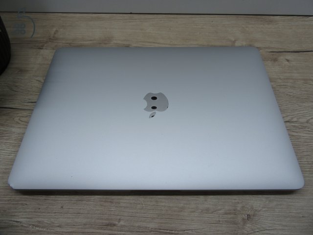 Apple MacBook Air 13” (2020, M1) – Megkímélt, pehelykönnyű és villámgyors, akár 15 óra üzemidő – 8 GB RAM – 256 GB SSD – 3 hónap garancia