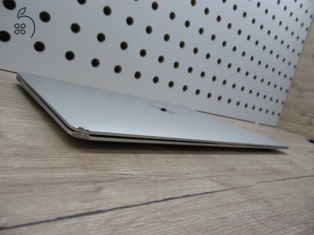 Apple MacBook Air 13” (2020, M1) – Megkímélt, pehelykönnyű és villámgyors, akár 15 óra üzemidő – 8 GB RAM – 256 GB SSD – 3 hónap garancia