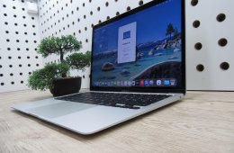 Apple MacBook Air 13” (2020, M1) – Megkímélt, pehelykönnyű és villámgyors, akár 15 óra üzemidő – 8 GB RAM – 256 GB SSD – 3 hónap garancia