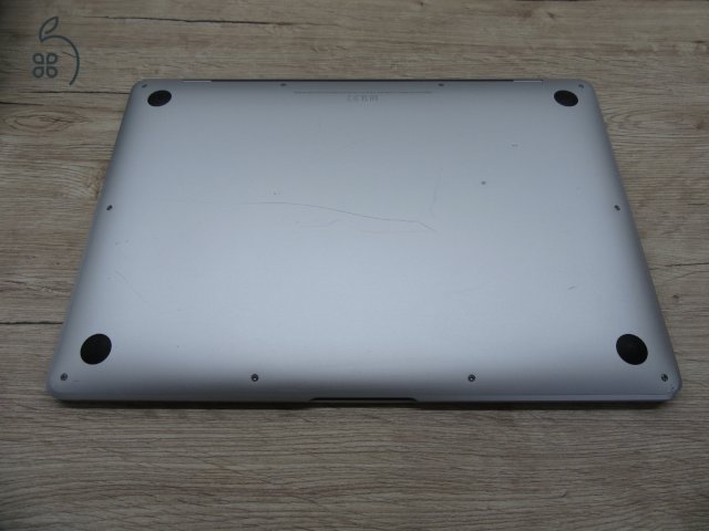 Apple MacBook Air 13” (2020, M1) – Megkímélt, pehelykönnyű és villámgyors, akár 15 óra üzemidő – 8 GB RAM – 256 GB SSD – 3 hónap garancia